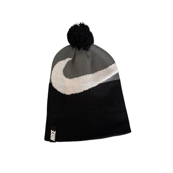 Nike Youth Pom Beanie Winter Hat Gray Black White Swoosh Logo - Picture 1 of 3